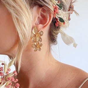 Dangling golden flower earrings Earrings for weddings and baptisms image 6