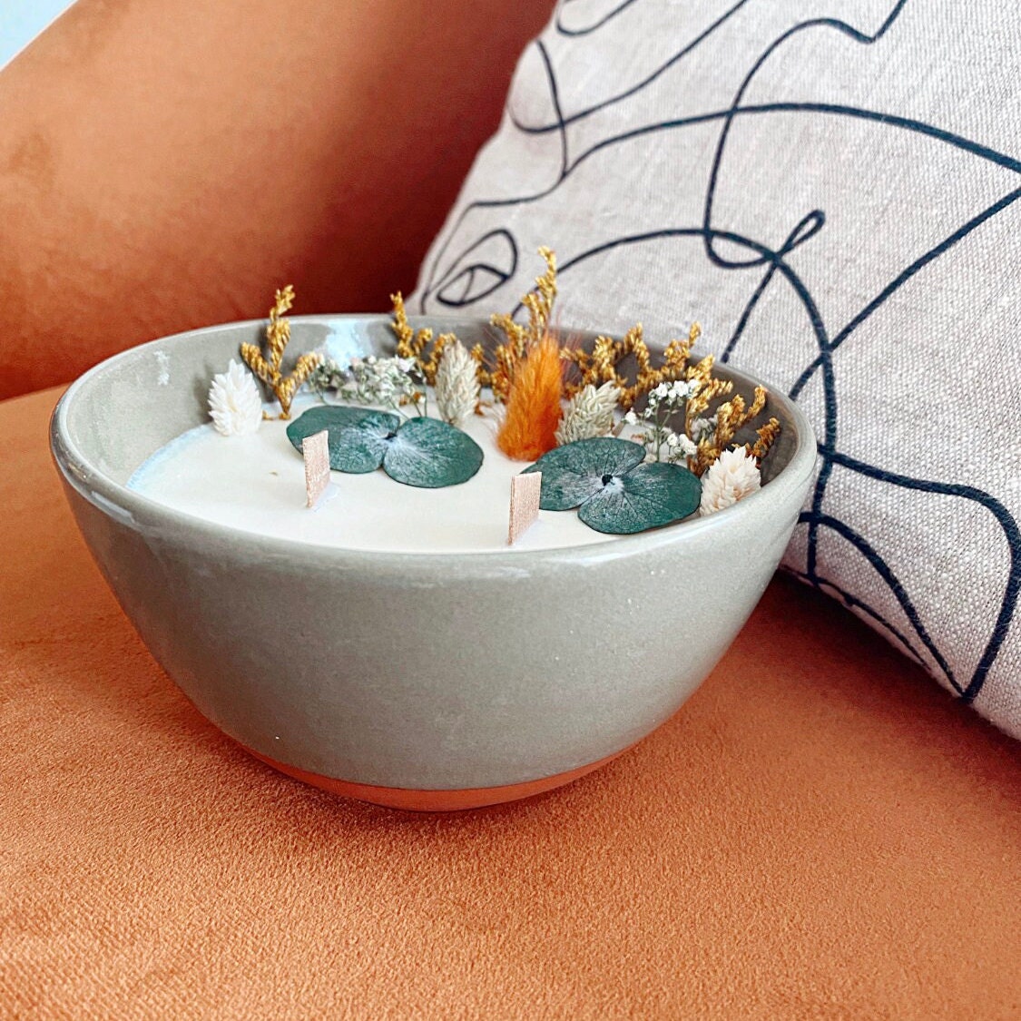 Grande Bougie Artisanale - Terre et Kaki Cire de Soja Fleurs Séchées Parfum Monoi Vanillé