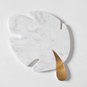 Cheese Board Marble & Wood Serving Board Bold Design Charcuterie Meal Prep Housewarming Gift At Home Chef Gifts for Him White Leaf