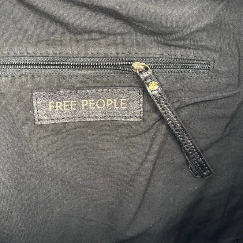 Free People West Side Studded Sling Black Leather Hobo Bag Purse Bohemian Bikercore Bild 9