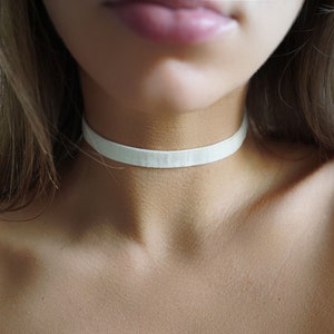 Beige velvet on sale choker