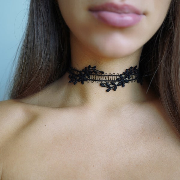 Floral Helix Lace Choker