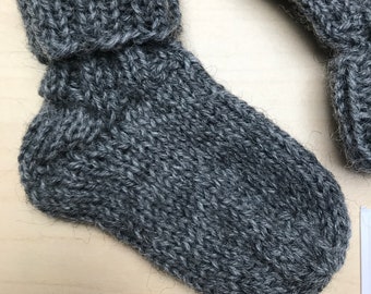 Gr. 15 Frühchen Neugeborenen Babysocken handgestrickt