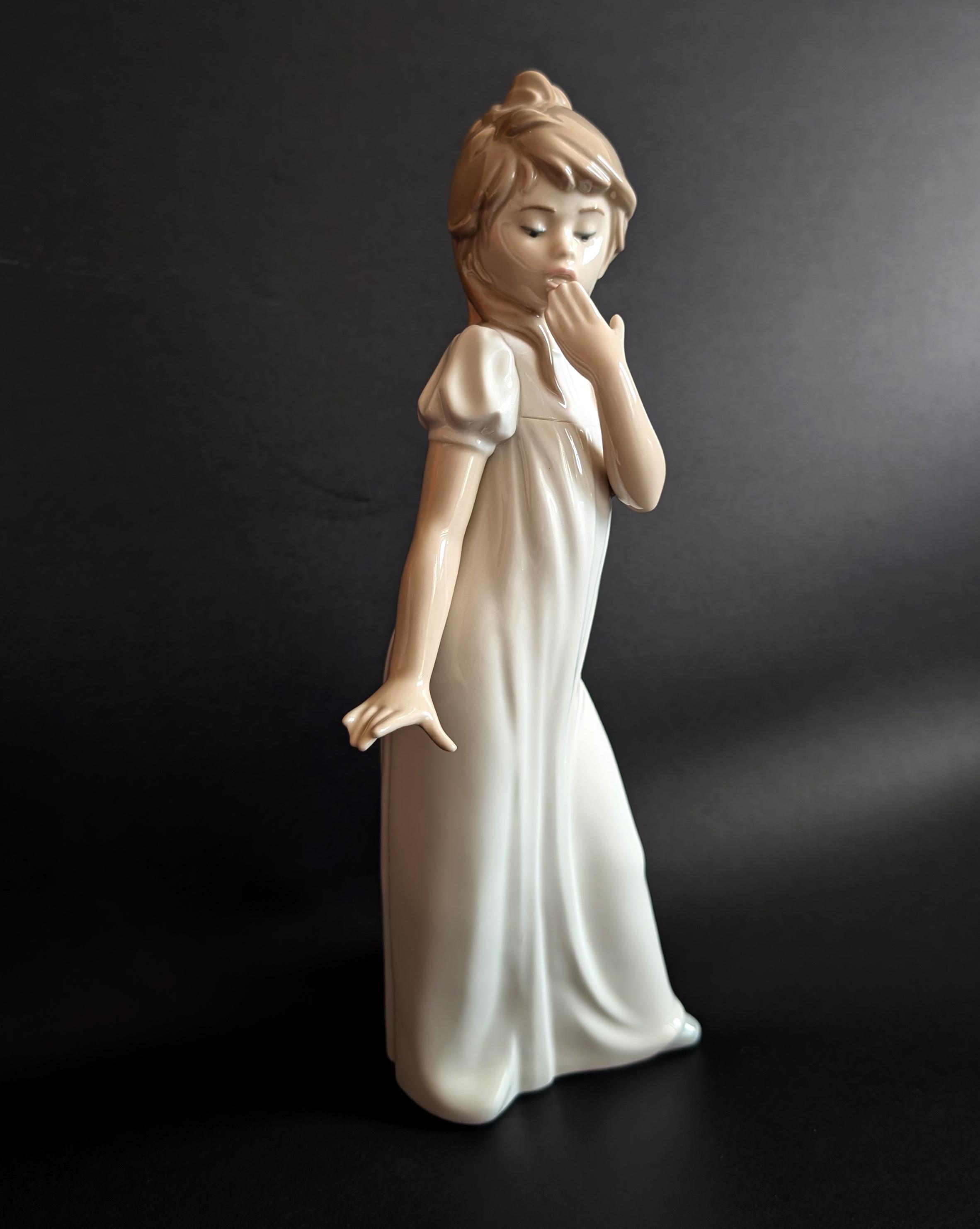 リヤドロ Lladro Nao by Lladro Girl Yawning NAO - Hand Made In Spain By Lladro #561 “Girl Yawning” 8