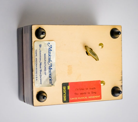 Musical movements for music clearance boxes