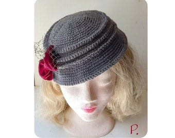 Cap; Vintage style brimmed hat / 30s look / gray with red velvet bow / size: M