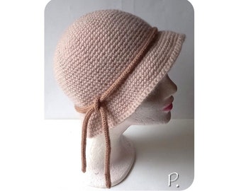 Cap; brimmed hat; Crochet hat in vintage style / wool allergy friendly / natural; Beige / Size: M