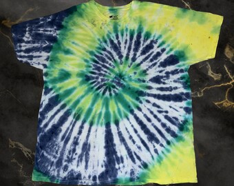 Camiseta Tie Dye en espiral oscuro neón (Talla XL)