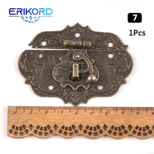 May include: Antique brass latch with ornate floral design. The latch has a spring-loaded mechanism and a small knob for opening and closing. The latch is 7 cm in length and 4 cm in width. 1Pcs.