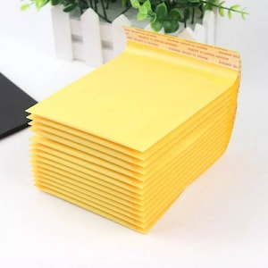 10 pz 110*130mm Kraft Buste a bolle di carta Borse Mailer Busta di spedizione imbottita con sacchetto postale a bolle Forniture aziendali Forniture di spedizione