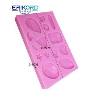 Peut inclure: Moule en silicone rose avec 13 formes diff&eacute;rentes de pierres pr&eacute;cieuses, d'&eacute;toiles et de c&oelig;urs. Le moule mesure 9,5 cm sur 0,9 cm.