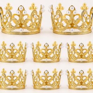 Mini coronas doradas para decorar pasteles (5/25 unidades) – Coronas de perlas de princesa y reina para la decoración de pasteles