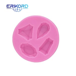 Peut inclure: Moule en silicone rose avec trois cavit&eacute;s en forme de diamant. ERIKORD SUPPLIES est imprim&eacute; sur le moule.