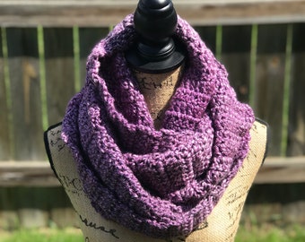 SPRING SALE! Crochet infinity scarf! Faded purple circle scarf. Handmade items. Purple crochet scarf. Winter scarf. Free domestic shipping.