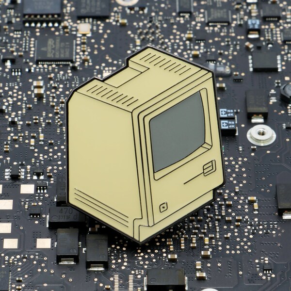 Macintosh 128K Enamel Pin / Magnet