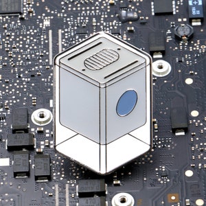 Apple Power Mac G4 Cube Emaille Pin/Magnet