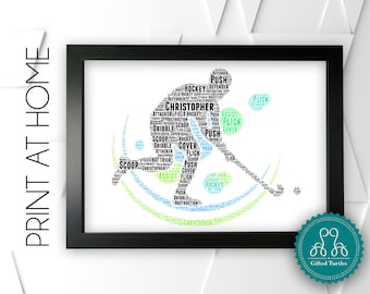 Könnte beinhalten: Ein Schwarzweiß-Wortwolken-Kunstdruck eines Hockeyspielers mit dem Namen Christopher in der Mitte. Die Wortwolke besteht aus Hockeybegriffen wie "Assist", "Cover", "Dribbeln", "Flick", "Push" und "Scoop". Der Druck ist in Schwarz gerahmt und hat einen weißen Hintergrund.