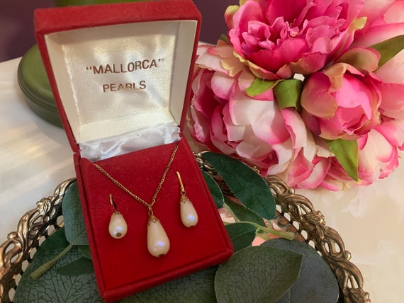 Mallorca Teardrop Pearls Necklace and Earring Set,