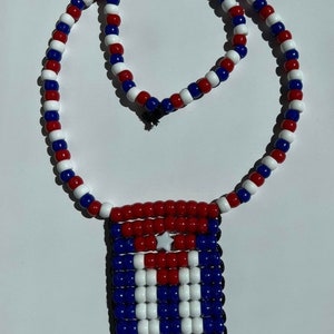 Collar con cuentas de la bandera de Cuba, hecho a mano en EE. UU.