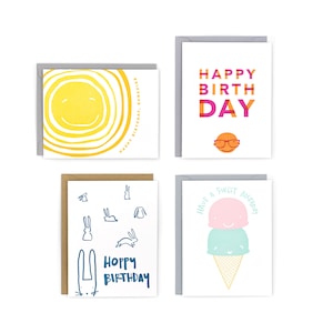 Ensemble de cartes d’anniversaire 4 typographie