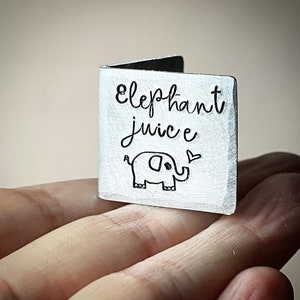 Elefante Jugo PERSONALIZADO aniversario de boda Cumpleaños Tarjeta de San Valentín recuerdo. Bonito regalo en miniatura extra pequeño estampado a mano. Te amo