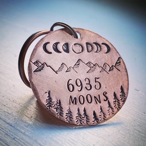 Regalo para el 19.º aniversario de bodas. Llavero tradicional de bronce macizo del siglo XIX, hecho a mano y en bronce recuperado. Regalo personalizado.
