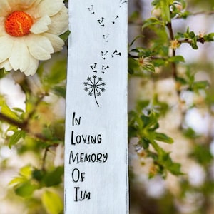 À la mémoire de... Charm à suspendre personnalisé en forme d'arbre estampé à la main. Jardin de plantation d'arbres Cadeau commémoratif. Arbre généalogique. Carillon éolien