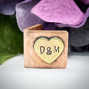 Corazón PERSONALIZADO con iniciales de parejaTradicional 7º 9º 22º recuerdo de tarjeta de aniversario de bodas de cobre Extra pequeña miniatura estampada a mano