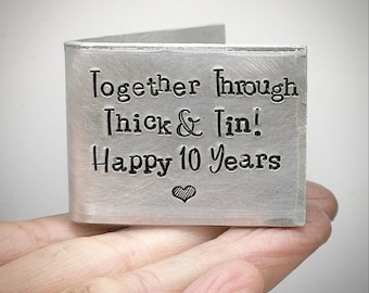 Ensemble à travers Thick & Tin ! Carte souvenir personnalisée d'anniversaire de mariage. Cadeau traditionnel personnalisé 10e miniature estampée à la main