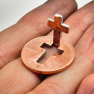 Kreuz in meiner Tasche. Pfennige vom Himmel. USA 1 Cent Kreuz-Münze. Verlust Erinnerungs-Glücksbringer Taufe Glückstasche Token Geschenk. In Gott wir Vertrauen