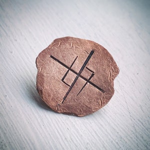 AMOR ETERNO Medallón moneda ficha personalizada de runas vikingas nórdicas antiguas, regalo personalizado, Futhark antiguo estampado a mano, aniversario, cumpleaños