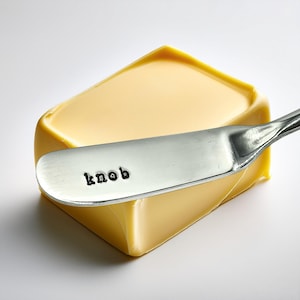 KNOB grappig Boterkaasmes. Handgestempeld mes. Kerst Verjaardag Verjaardagscadeau. Broer Echtgenoot Vriendje Vader onbeleefd cadeau