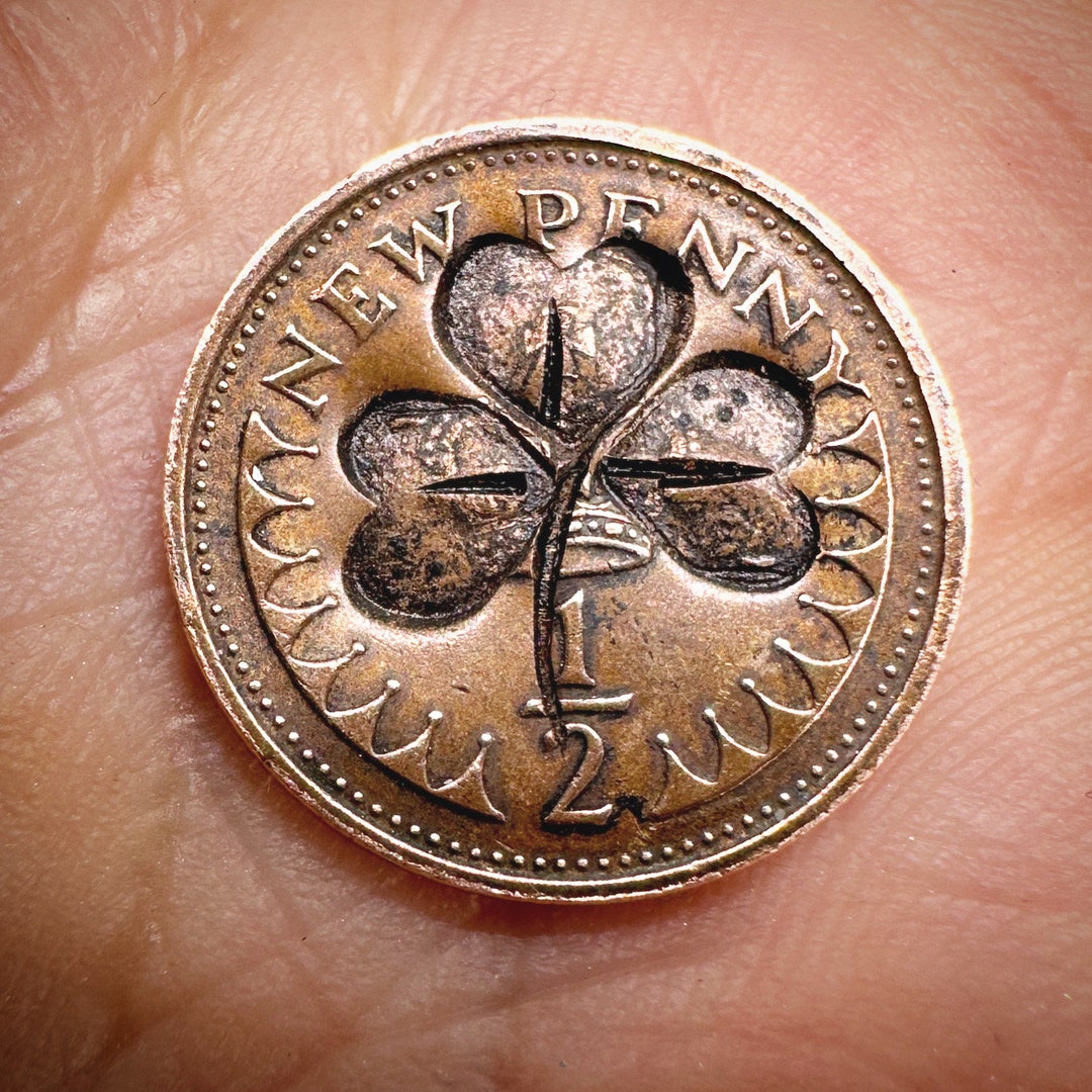 TinToy クロッキー(clocky) レア Vintage Half Penny Shamrock Clover Coin Good Luck Charm Pocket