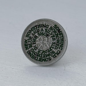 Etwas Altes Neues Ausgeborgtes Blaues Glück Sixpence Für Ihren Schuh. &quot;Eine gravierte Silbermünze &quot;&quot;Goldene Glücksbringer&quot;&quot; für die Braut, die an eine Brautparty erinnert.&quot;