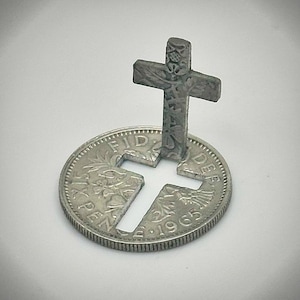 Kreuz in meiner Tasche. Pfennige vom Himmel. Vintage Hochzeitstag Sixpence Kreuz Münze. Verlust, Gedenkstein, Glücksbringer, Taufe Glücksbringer Token Geschenk