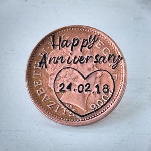 Moneda de cobre personalizada con el 7.º, 9.º y 22.º aniversario de bodas y fecha especial. Moneda de la suerte. Moneda estampada a mano. Símbolo de amor entre marido y mujer.