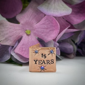 GEPERSONALISEERDE 15 jarige kristallen huwelijksverjaardag kaart aandenken. Extra kleine miniatuur handgestempelde initialen datum cadeau ornament aandenken