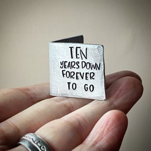 Dix ans plus bas pour toujours à aller Carte d’anniversaire de mariage PERSONNALISÉE Extra petite miniature mignonne estampillée à la main Personnalisé traditionnel 10ème cadeau