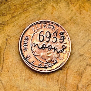 Moneda de bronce personalizada con la fecha especial del 19.º aniversario de boda en 2006, con la luna y el penique de la suerte. Moneda británica estampada a mano con el símbolo de marido y mujer, años en días