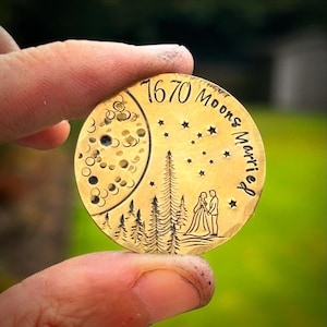Regalo personalizado de latón para el 21.º aniversario de bodas. Moneda simbólica personalizada única con sello de mano recuperada, recuerdo presente para lunas casadas.