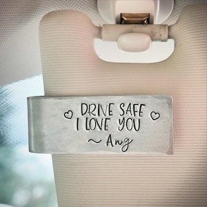 DRIVE SAFE personalizado Eu te amo. Acessório de pingente de viseira de carro com carimbo manual Novo motorista Esposa namorada namorado marido presente Carro novo adolescente