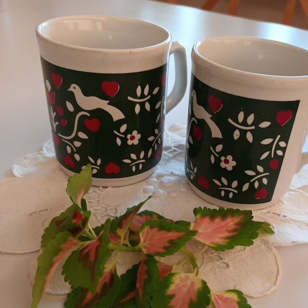 Table Tops Cartwrights Staffordshire England 2 pcs of Mugs White with Green and Red Decor Birds and Hearts Vintage Retro