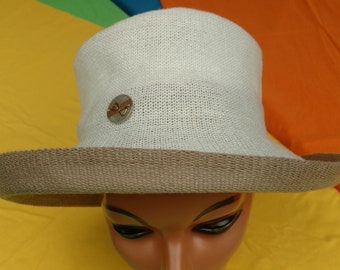 H12 - Sombrero de ciudad White Flip Crown