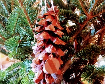 Ornement de cône O5 (ruban d’or)