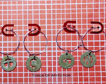 W4 - Conjunto de Vintage Intitials de 4 Charms de vino (varias fichas)