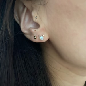 キャットパールスタッドピアス、イヤリング（シングル）、淡水パール、14Kソリッドゴールド、軟骨、耳たぶ、耳珠、ヘリックス、スタッド