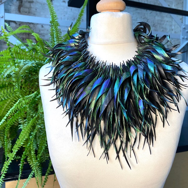 Peacock metallic paarse, groene, blauwe gerecyclede bandrubber statement ketting, milieuvriendelijk cadeau voor moeder en vriendin, verkrijgbaar in 2 maten