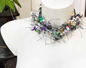 Collar de mariposa hecho con latas de cerveza y refresco recicladas – Collar llamativo hecho a mano – Joyería ecológica