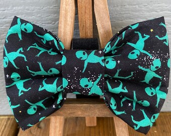 Alien Pet Bow Tie, Aliens dog bow tie, novelty dog bow ties, cute dog bow ties, pet bow ties, Baylors bow ties