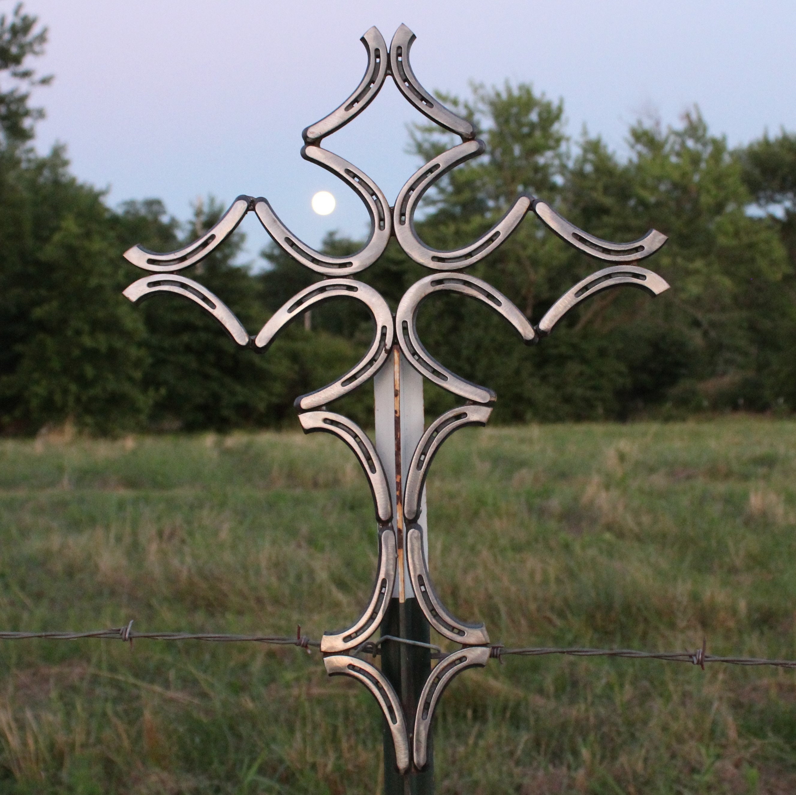 Rustic Horseshoe Metal Art Cross 17.5 (33bc79) - Mission Del Rey Southwest